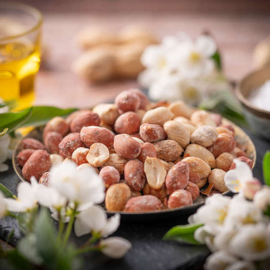 Erdnüsse geröstet und gesalzen aus Argentinien. Bild mit Dekoration drumherum. Dekoration nicht im Leistungsumfang

Fotografie von https://teigler-fotodesign.de/