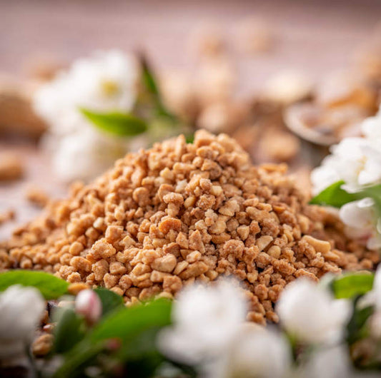Erdnusskrokand. Aufgehäuft mit Dekoration drumherum

Deko ist Teil der Leistung

Fotografiert von https://teigler-fotodesign.de/