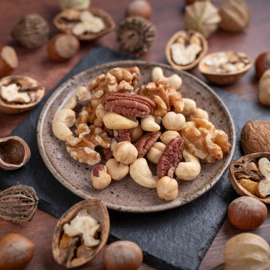 Lutrelli Mix 1 Nusskernmischung in Schale platziert